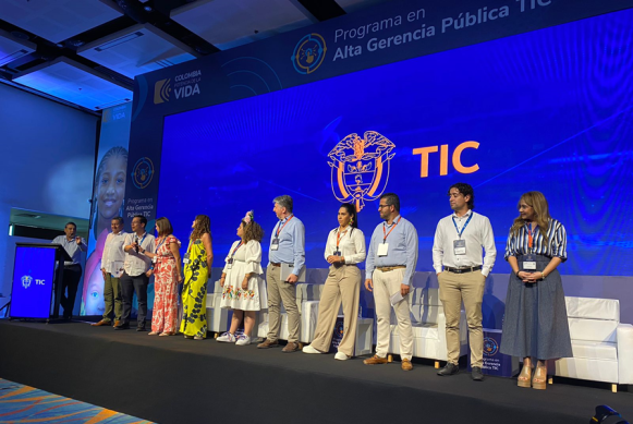 El Ministro TIC de Colombia junto a los Directores del MinTic y los Directores de la Entidades adscritas a este Ministerio en el evento Programa Alta Gerencia Pública TIC en Cartagena de Indias.