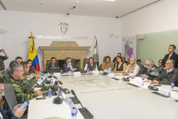 Mesa de trabajo sobre seguridad digital y coordinación institucional para la protección de servicios tecnológicos.
